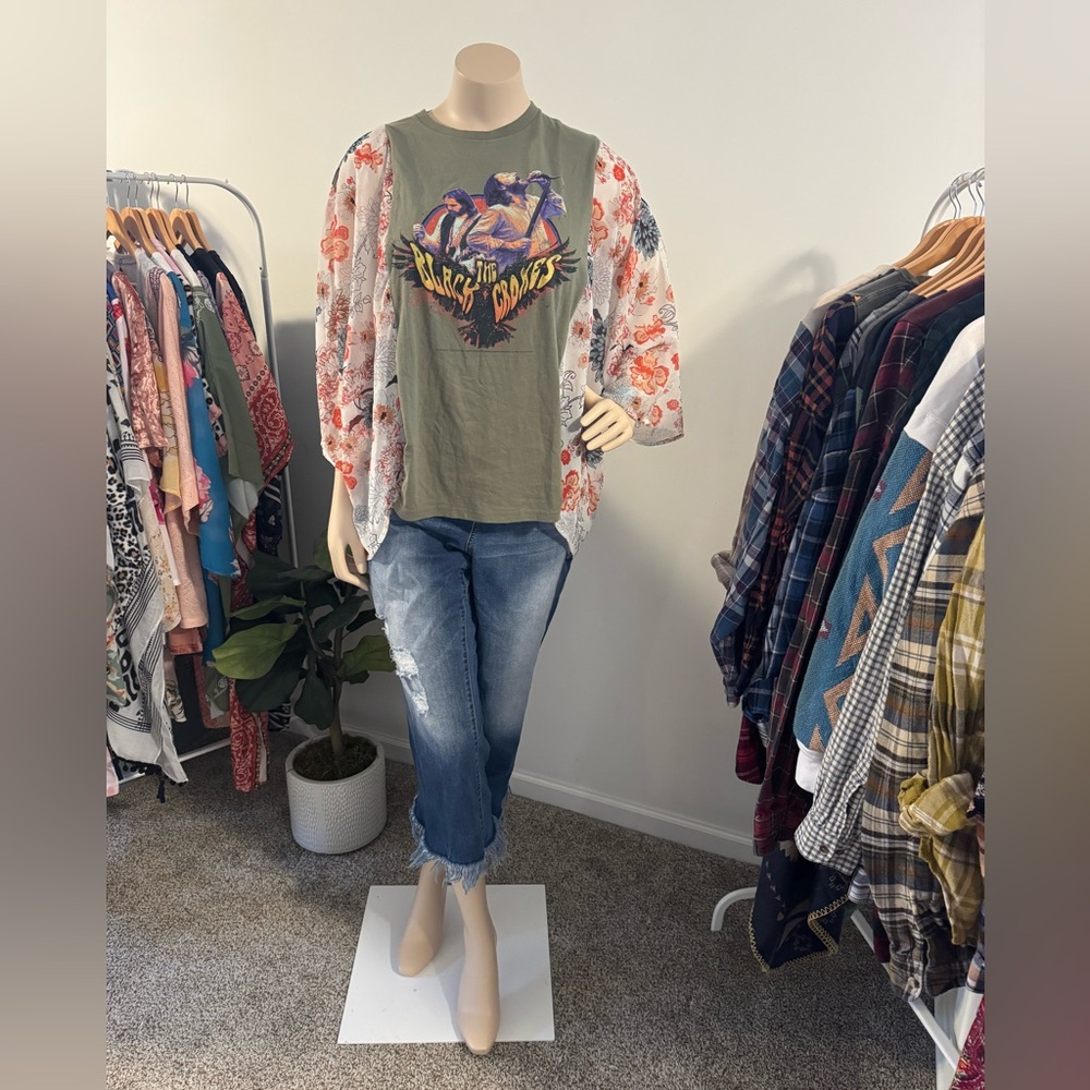 Custom The Black Crows Concert Tee with Floral Kimono Batwing Sleeves
